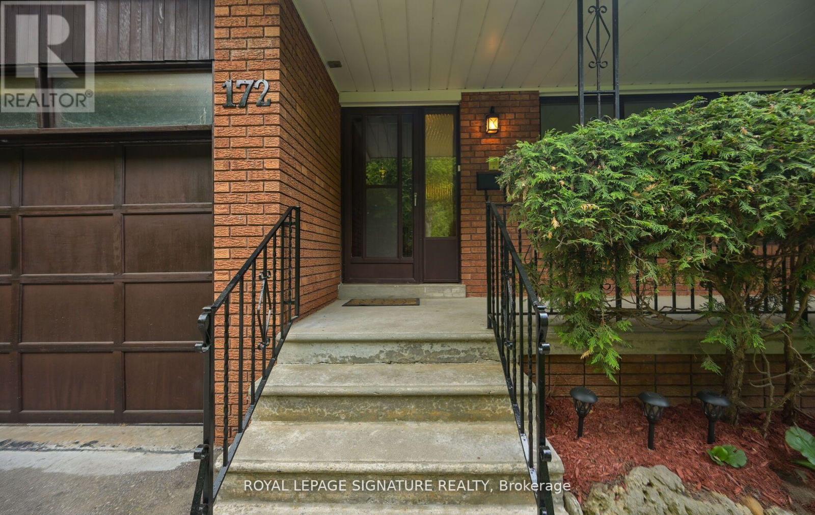 Photo 2 of 172 Glenview Drive, Mississauga ON