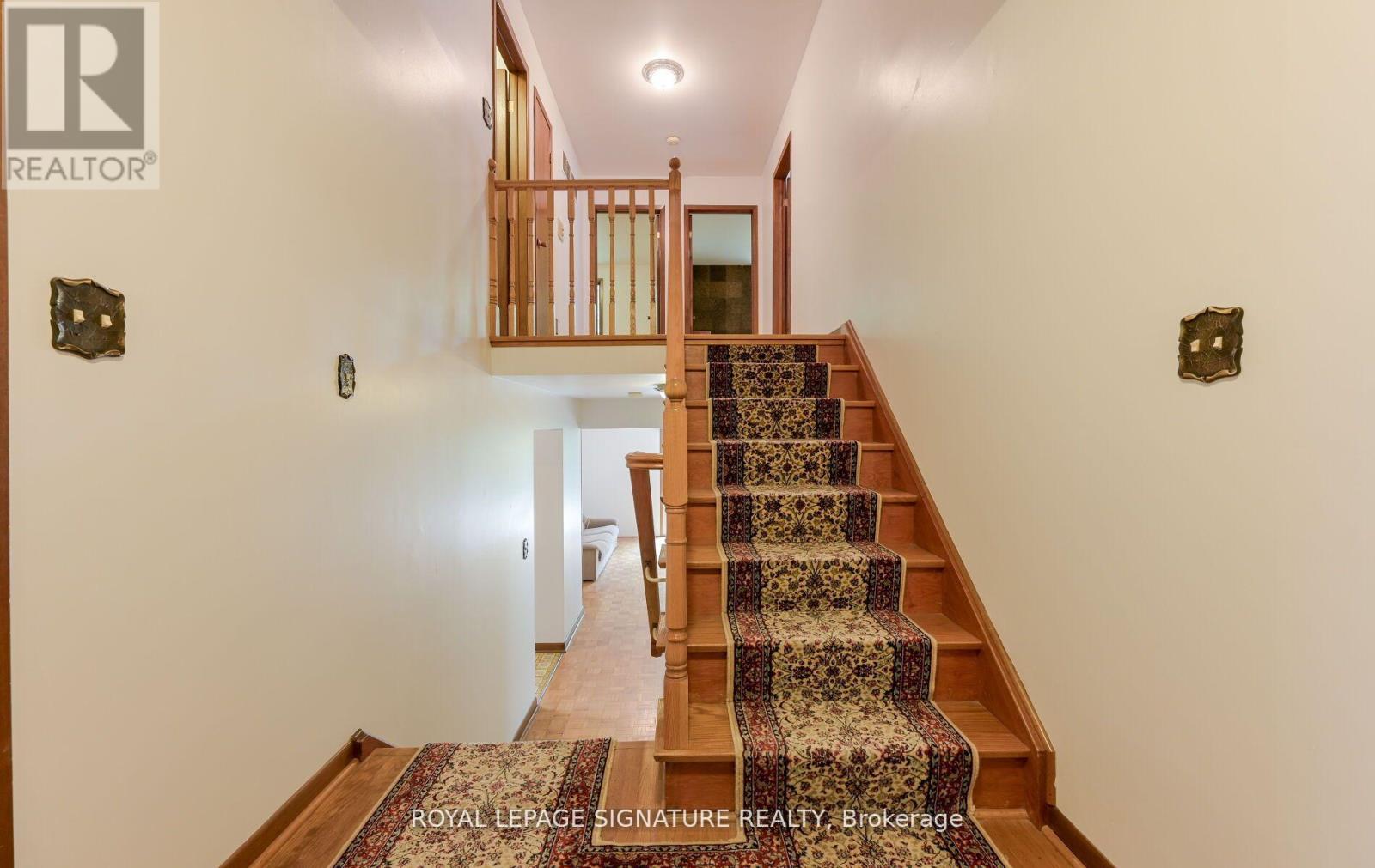 Photo 20 of 172 Glenview Drive, Mississauga ON