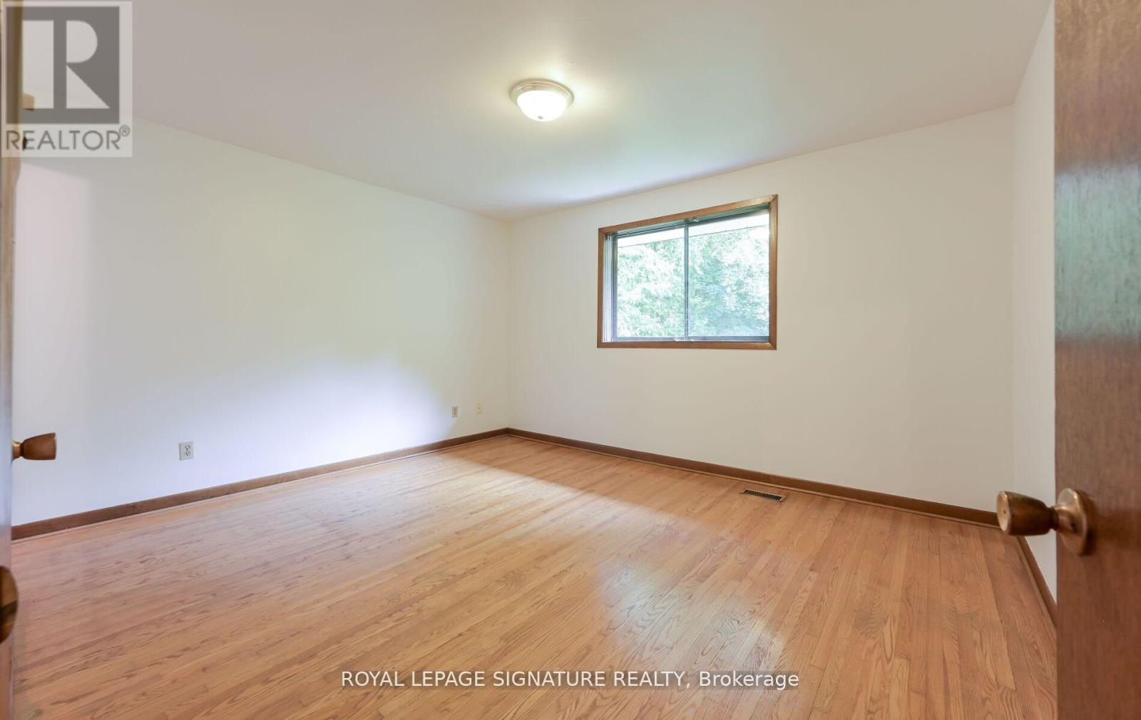 Photo 21 of 172 Glenview Drive, Mississauga ON
