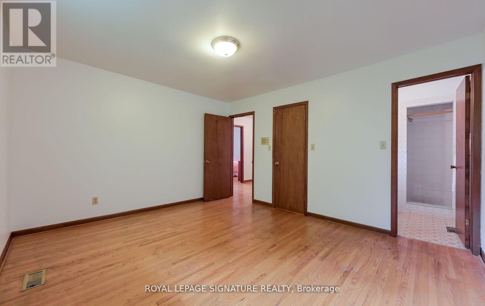 Photo 22 of 172 Glenview Drive, Mississauga ON