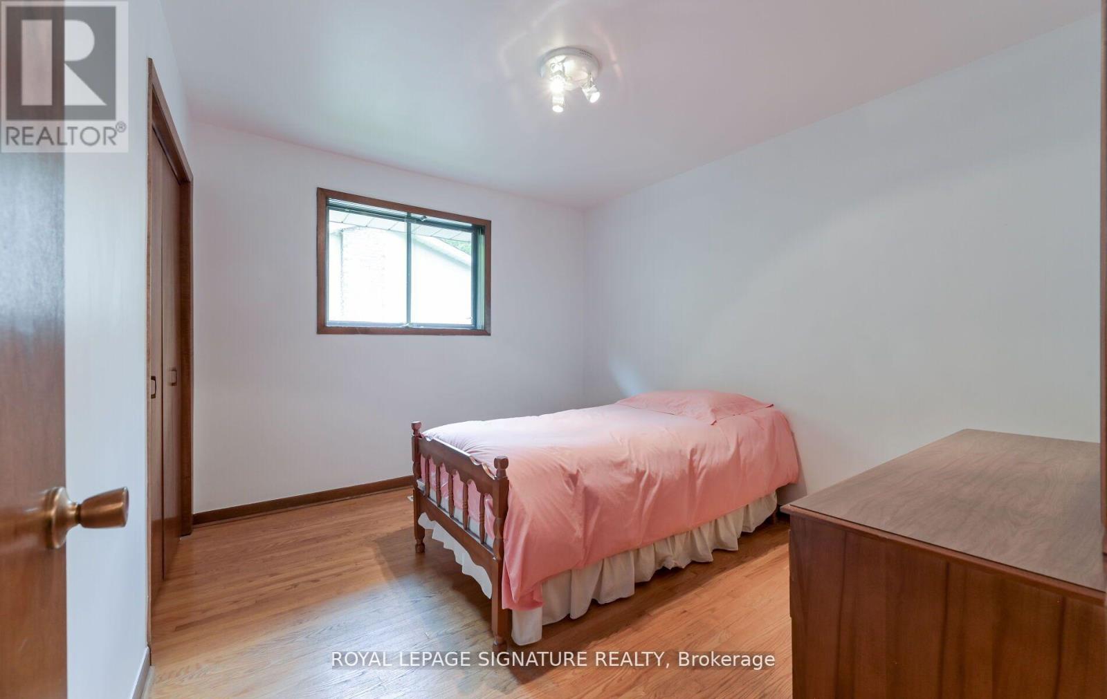 Photo 26 of 172 Glenview Drive, Mississauga ON