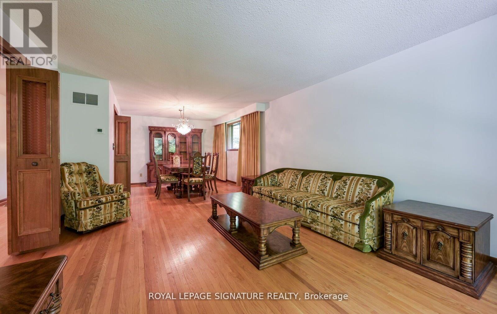 Photo 5 of 172 Glenview Drive, Mississauga ON