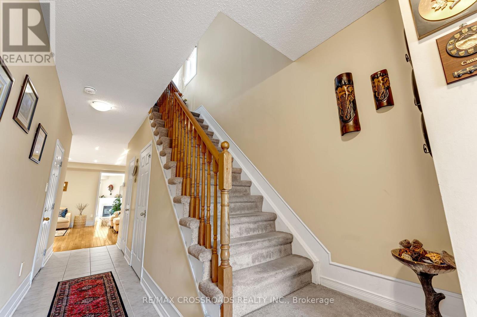 Photo 13 of 6622 Song Bird Crescent, Mississauga ON