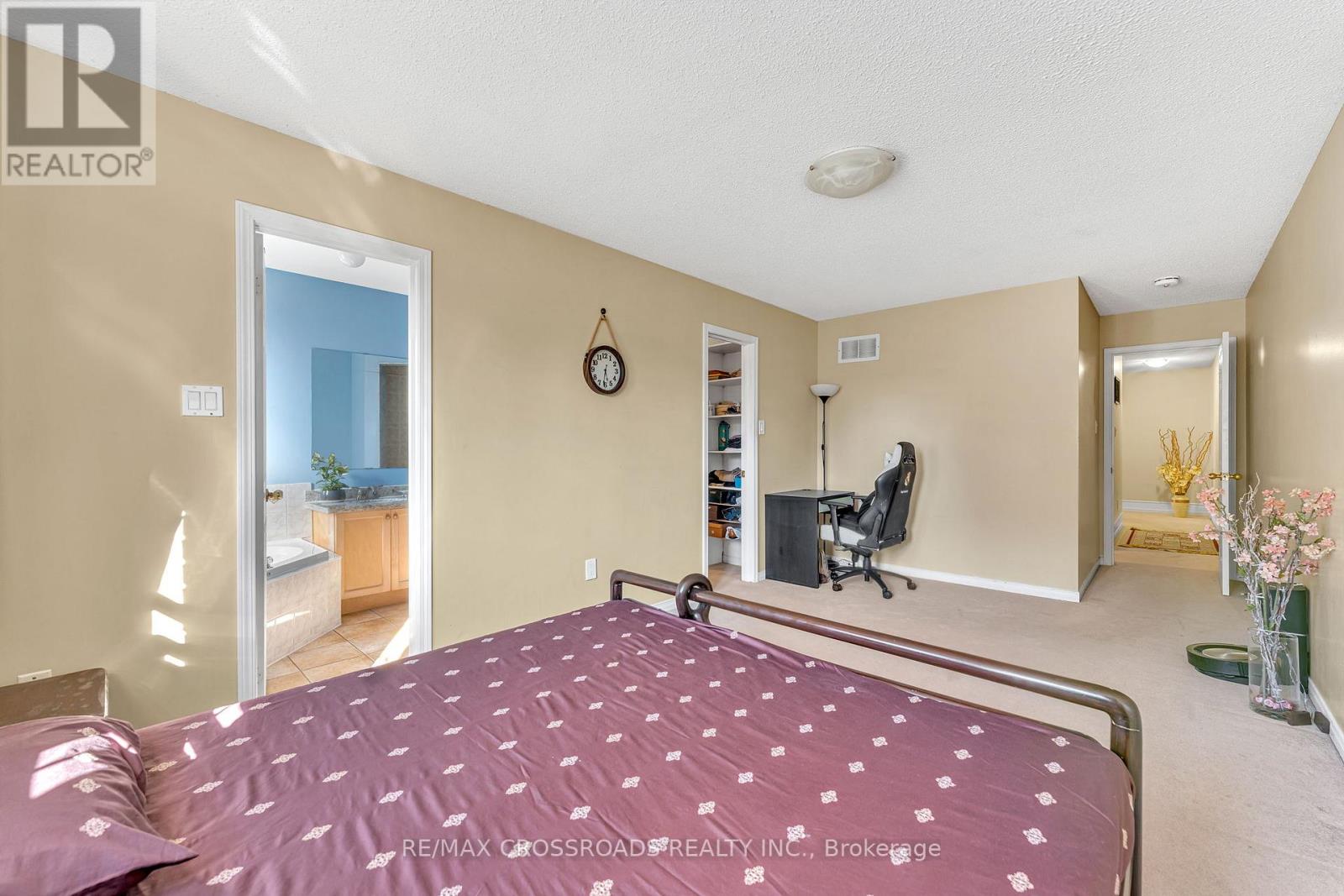 Photo 17 of 6622 Song Bird Crescent, Mississauga ON