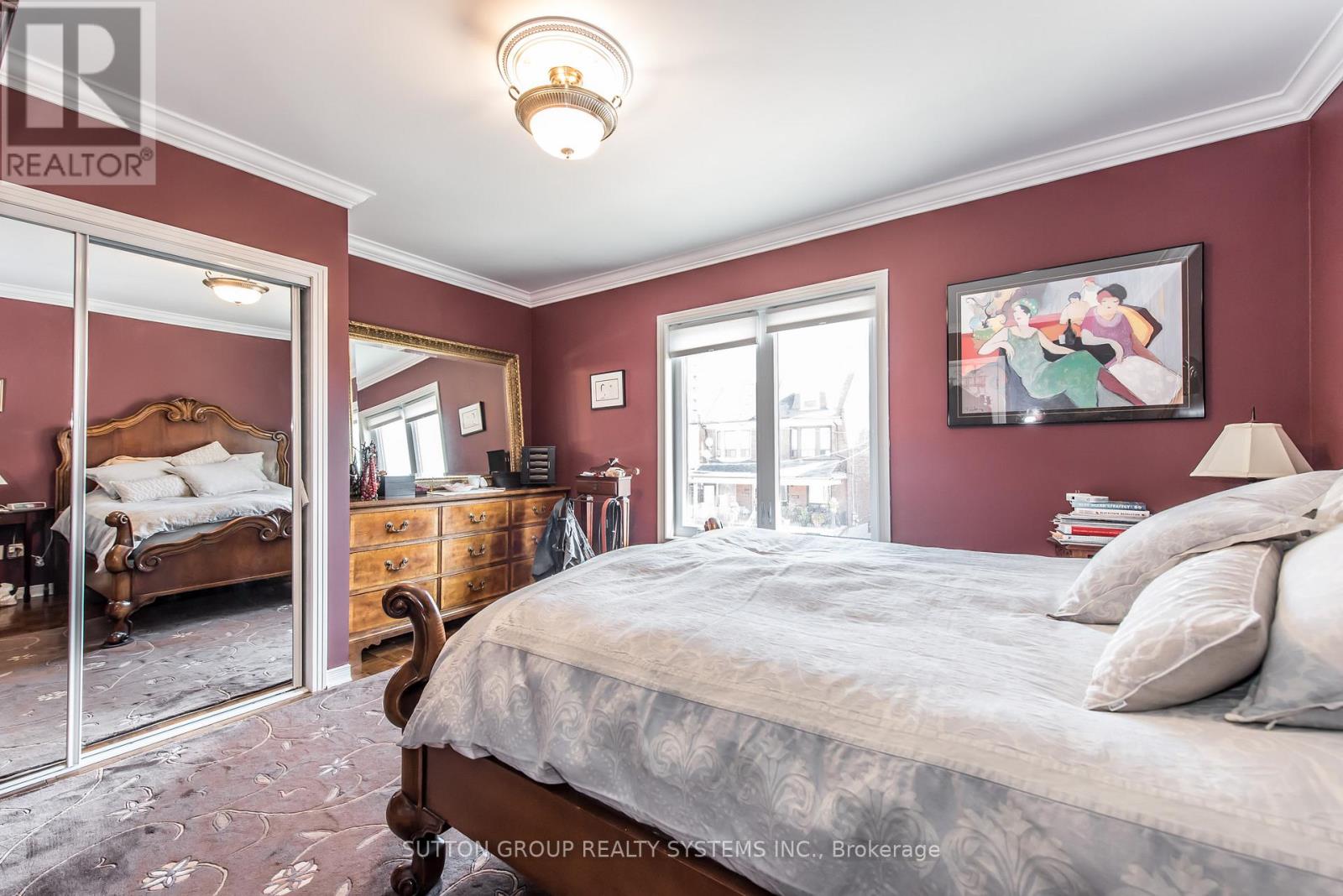 Photo 10 of 574 Perth Avenue, Toronto ON