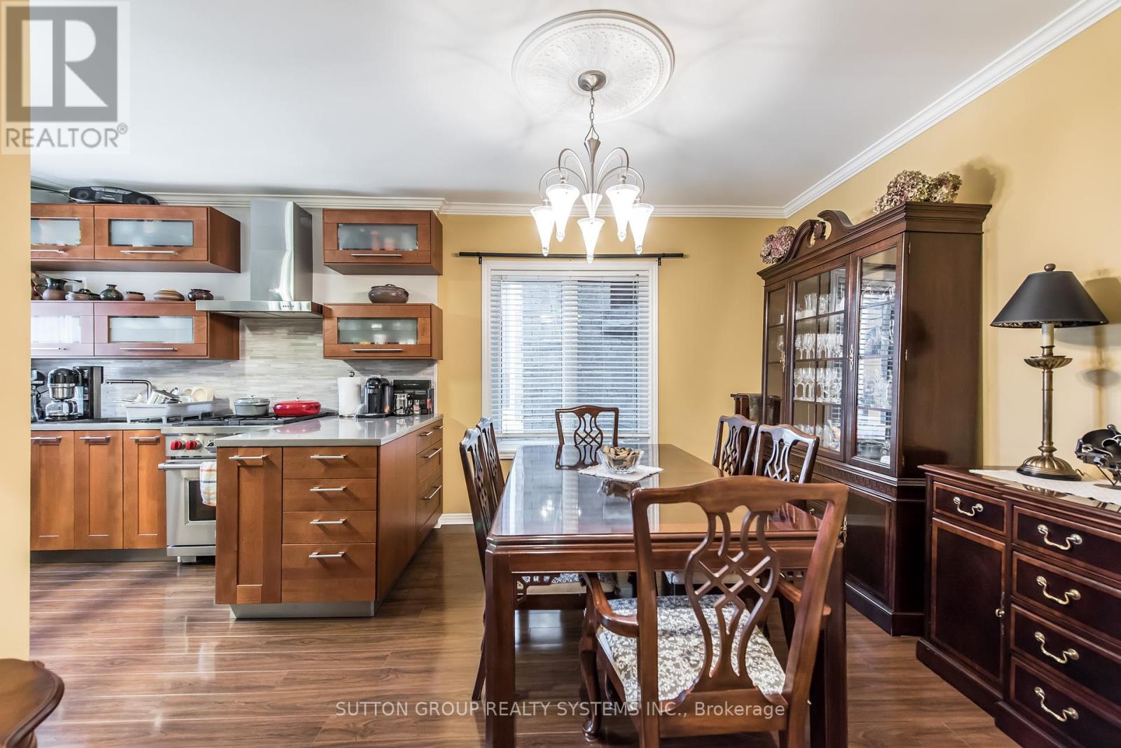 Photo 3 of 574 Perth Avenue, Toronto ON