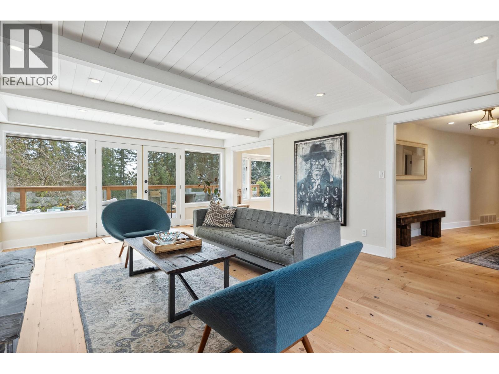 Photo 9 of 3714 Southridge Place, West Vancouver BC