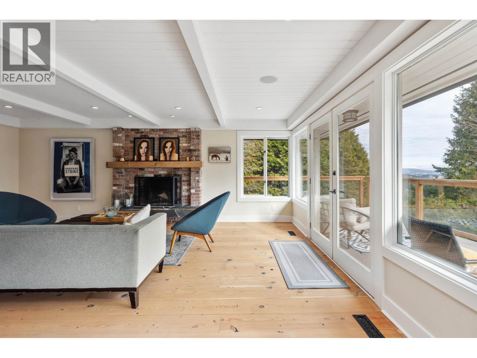Photo 11 of 3714 Southridge Place, West Vancouver BC