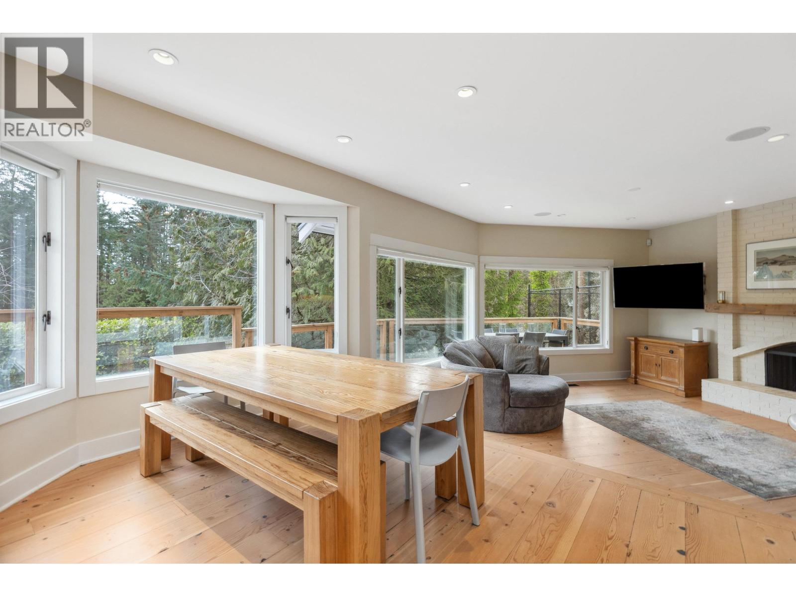 Photo 13 of 3714 Southridge Place, West Vancouver BC