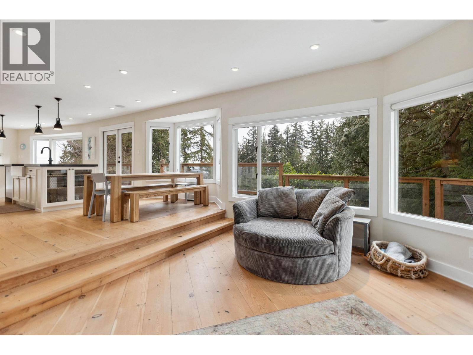 Photo 14 of 3714 Southridge Place, West Vancouver BC