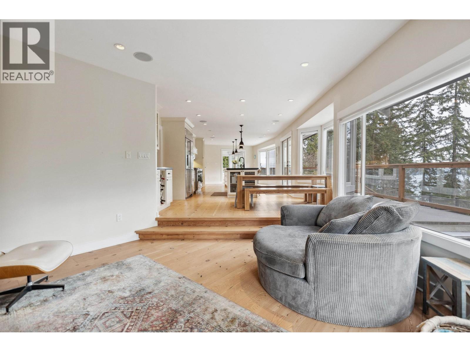 Photo 15 of 3714 Southridge Place, West Vancouver BC