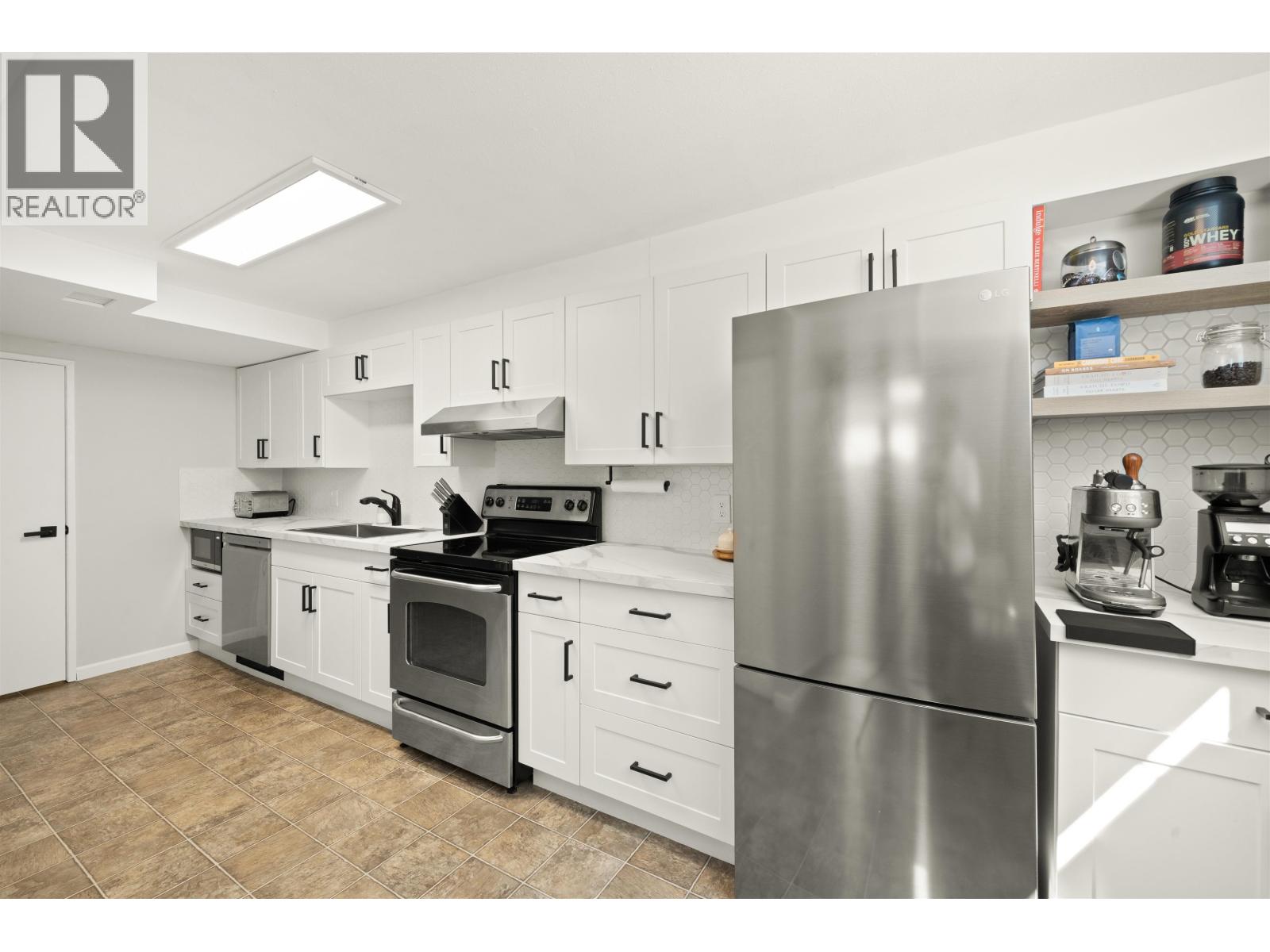 Photo 23 of 83 Mott Crescent, New Westminster BC