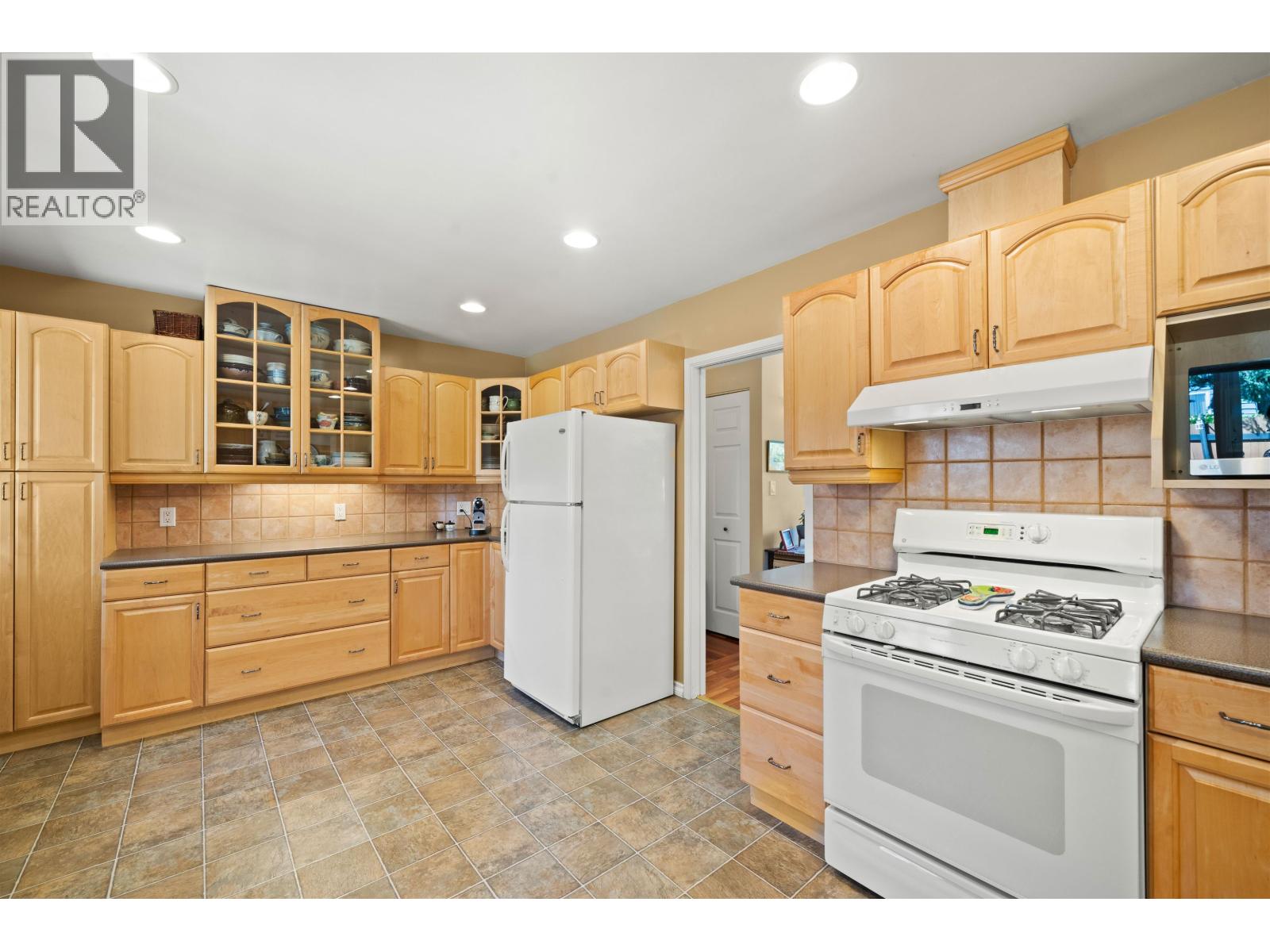 Photo 5 of 83 Mott Crescent, New Westminster BC