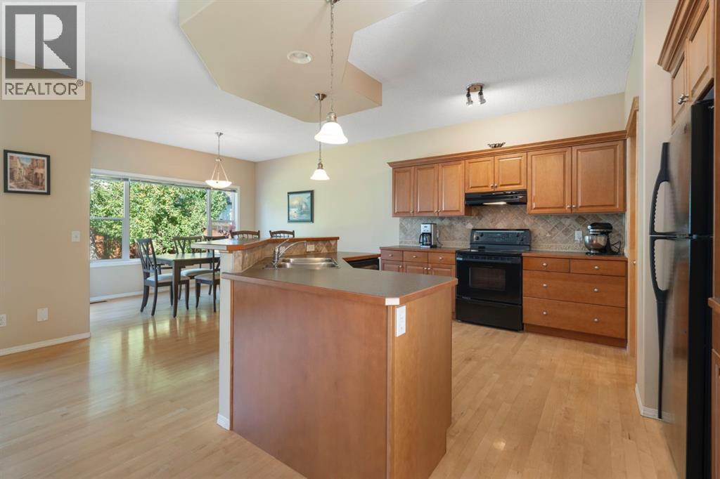 Photo 8 of 35 Valley Stream Manor Nw, Calgary AB