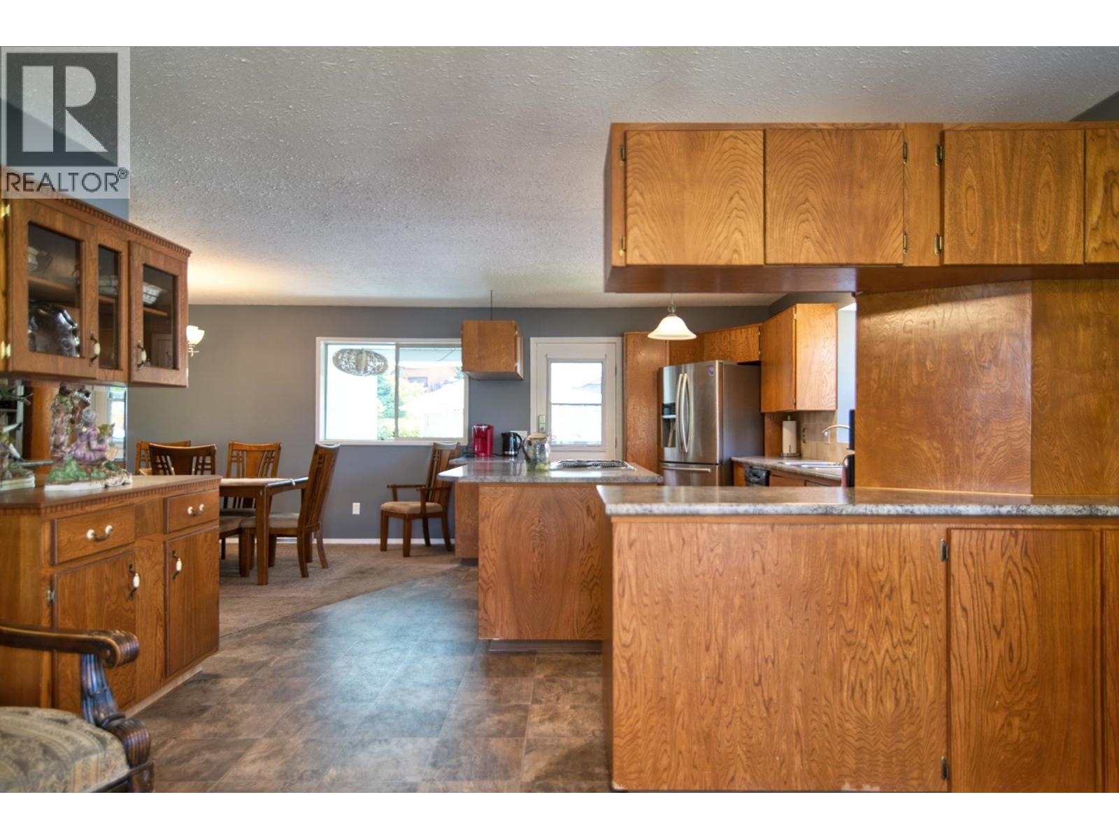 6135 FAIRWAY AVENUE, Sechelt