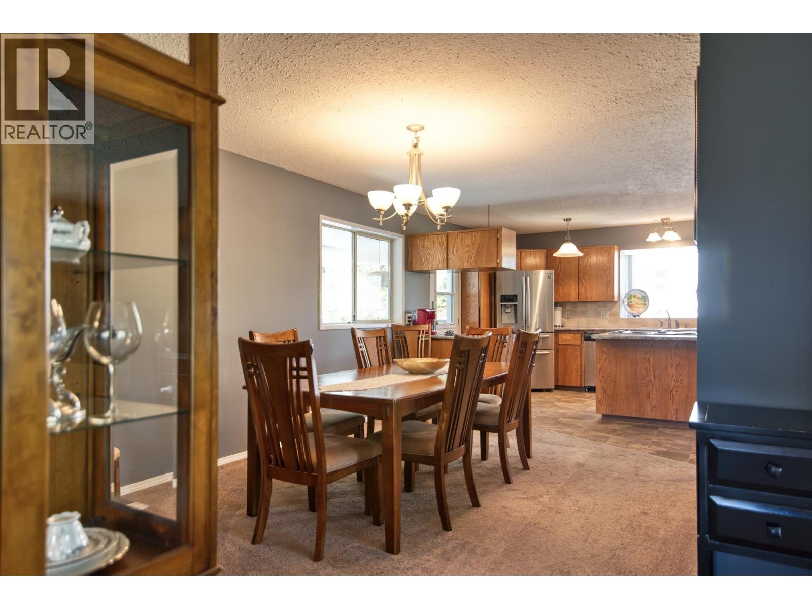 6135 FAIRWAY AVENUE, Sechelt