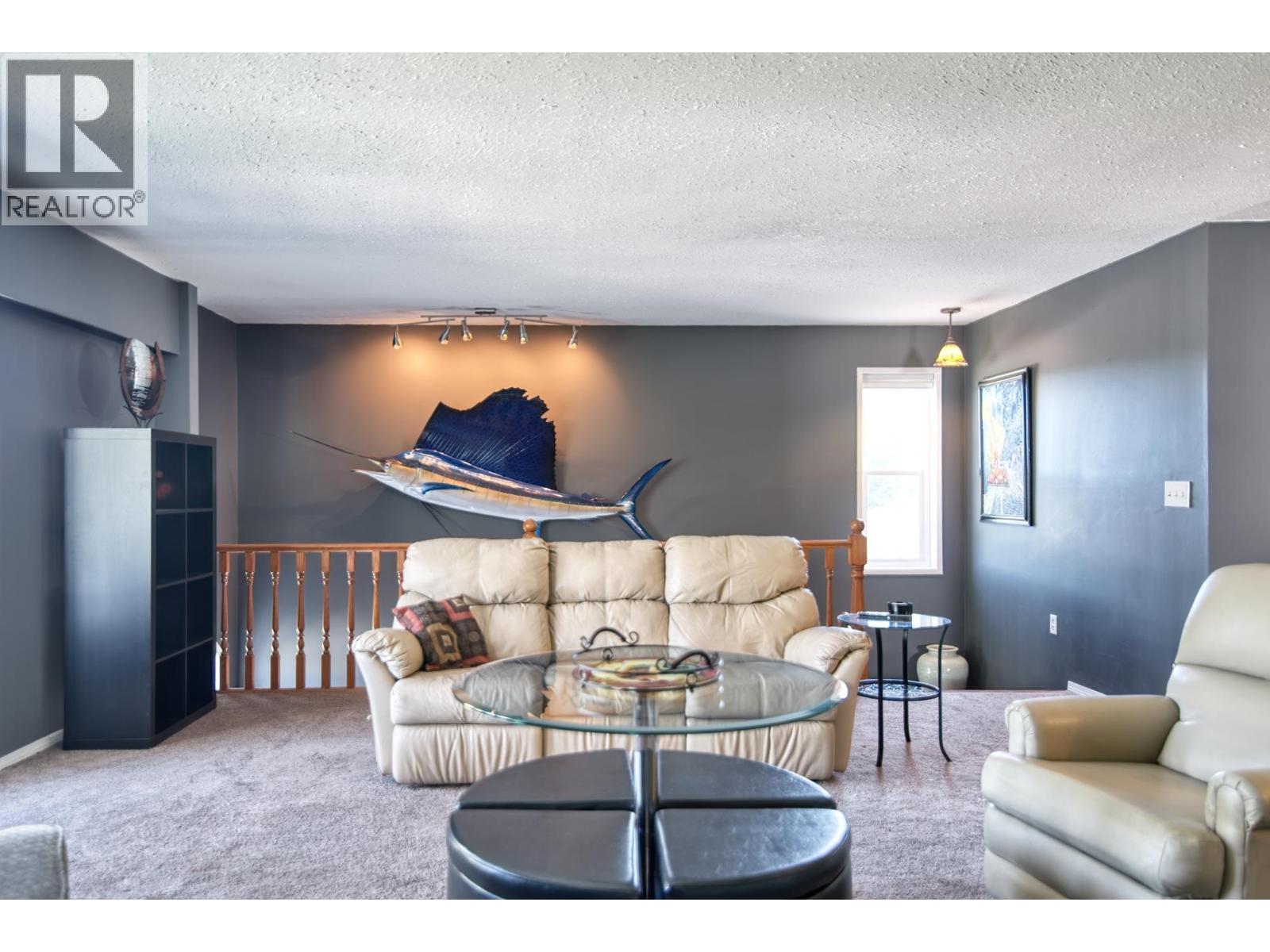 6135 FAIRWAY AVENUE, Sechelt