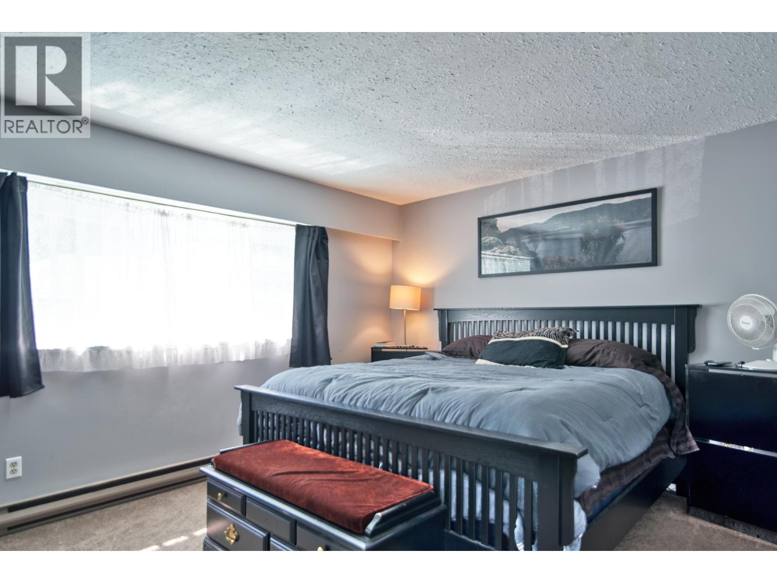 6135 FAIRWAY AVENUE, Sechelt