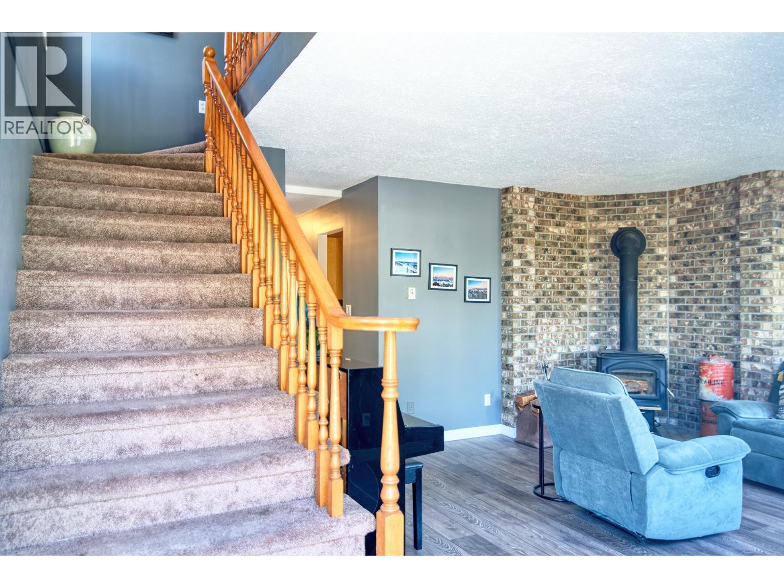 6135 FAIRWAY AVENUE, Sechelt