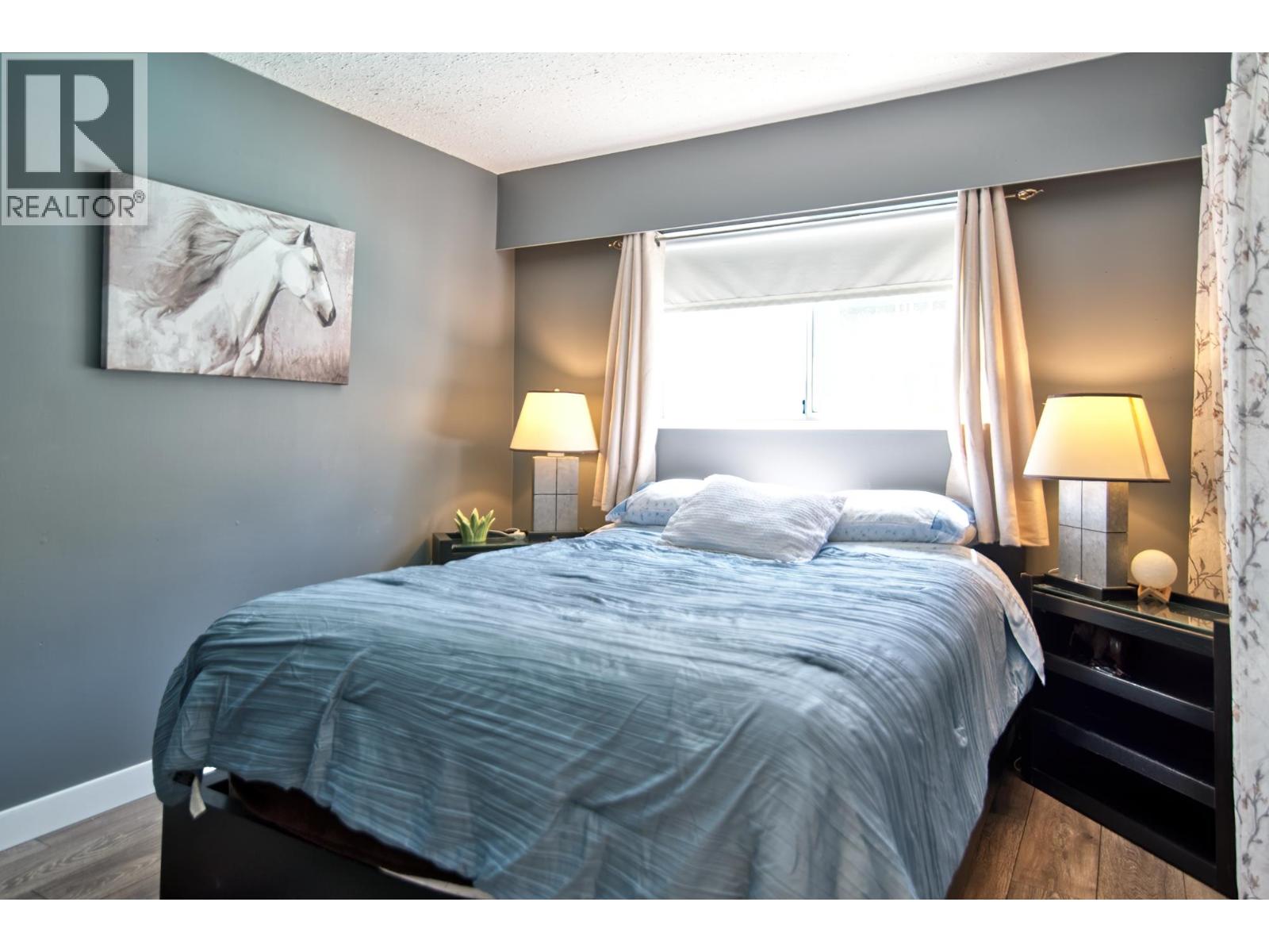 6135 FAIRWAY AVENUE, Sechelt