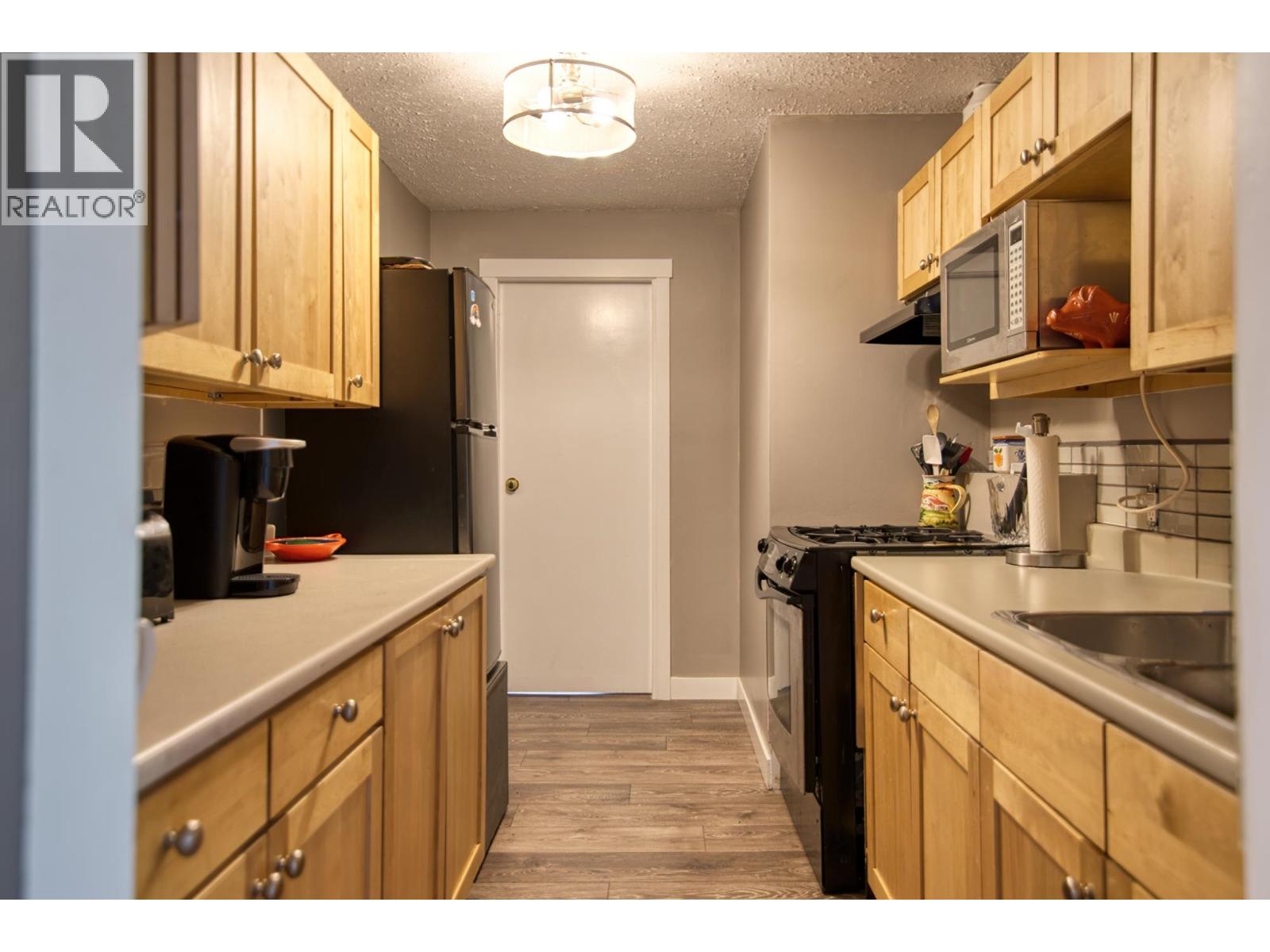 6135 FAIRWAY AVENUE, Sechelt