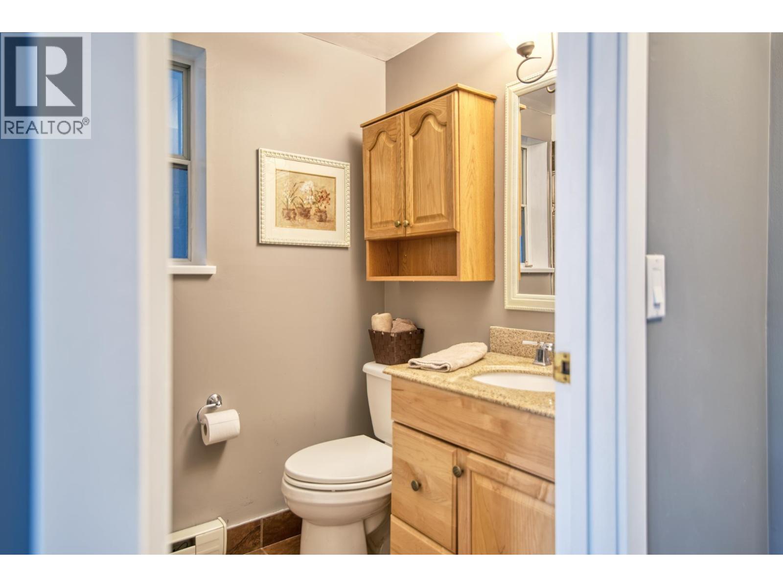 6135 FAIRWAY AVENUE, Sechelt