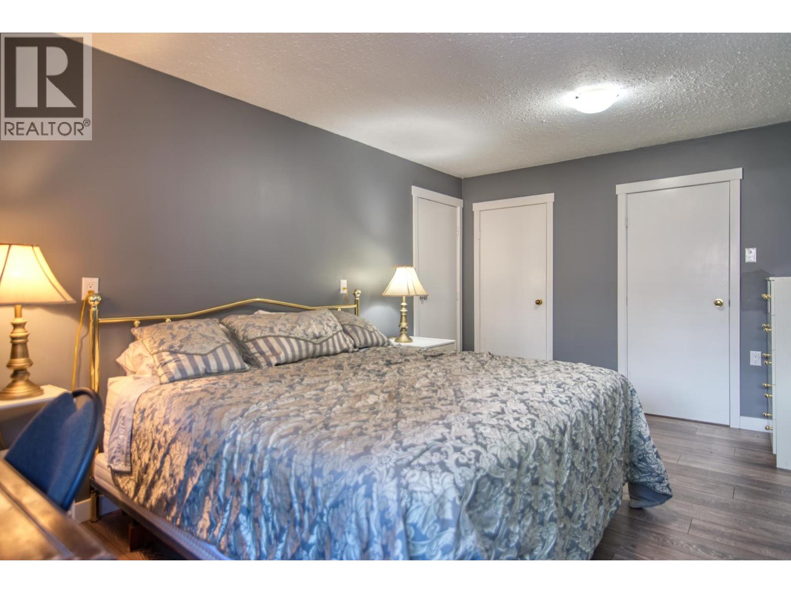 6135 FAIRWAY AVENUE, Sechelt