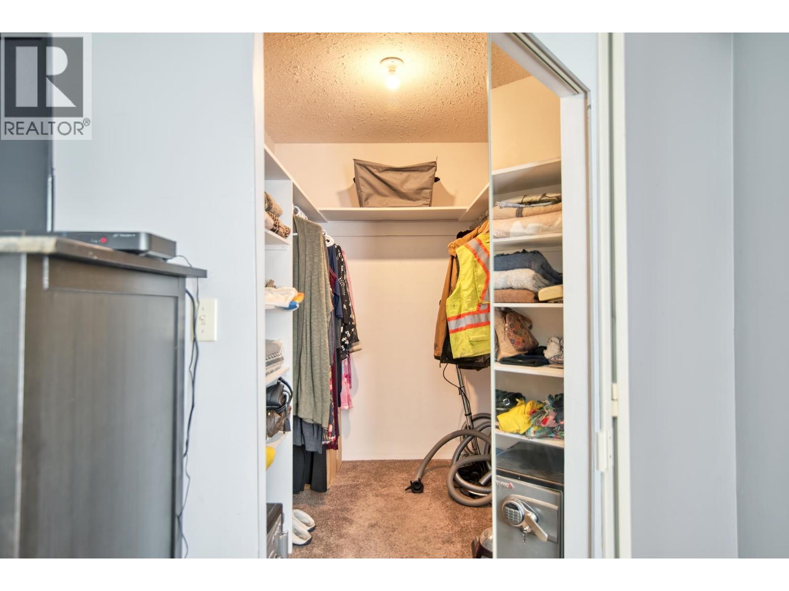 6135 FAIRWAY AVENUE, Sechelt