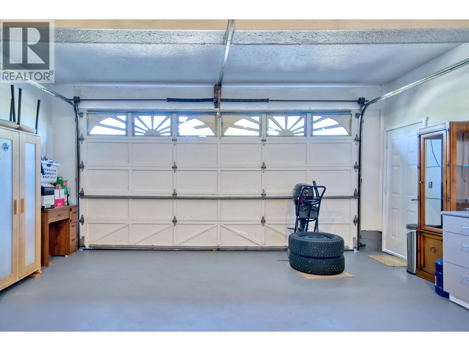 6135 FAIRWAY AVENUE, Sechelt