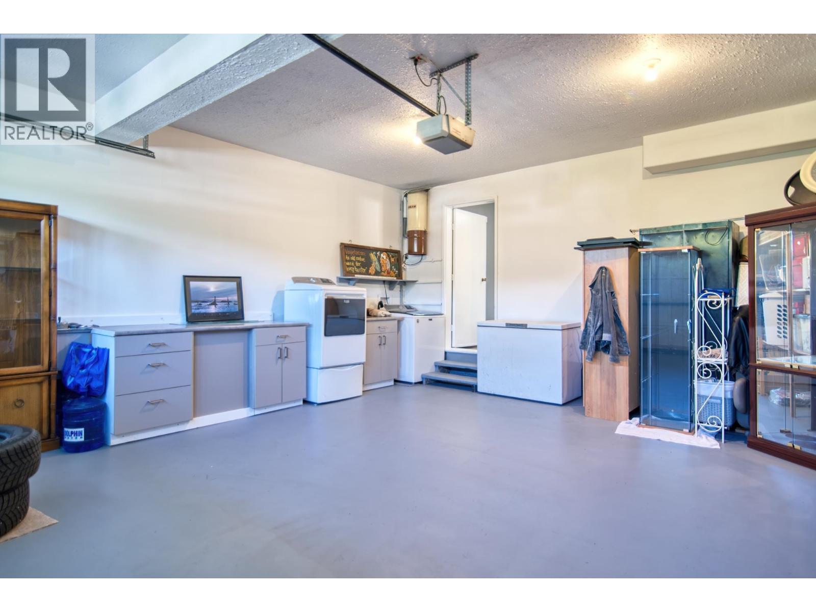 6135 FAIRWAY AVENUE, Sechelt