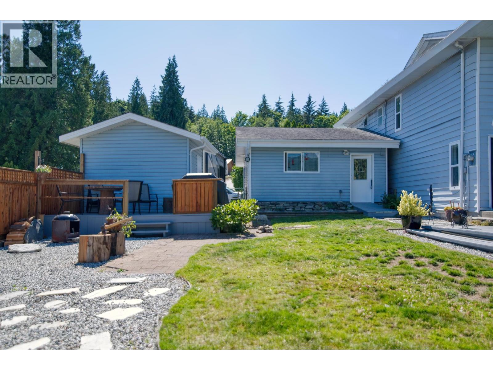6135 FAIRWAY AVENUE, Sechelt