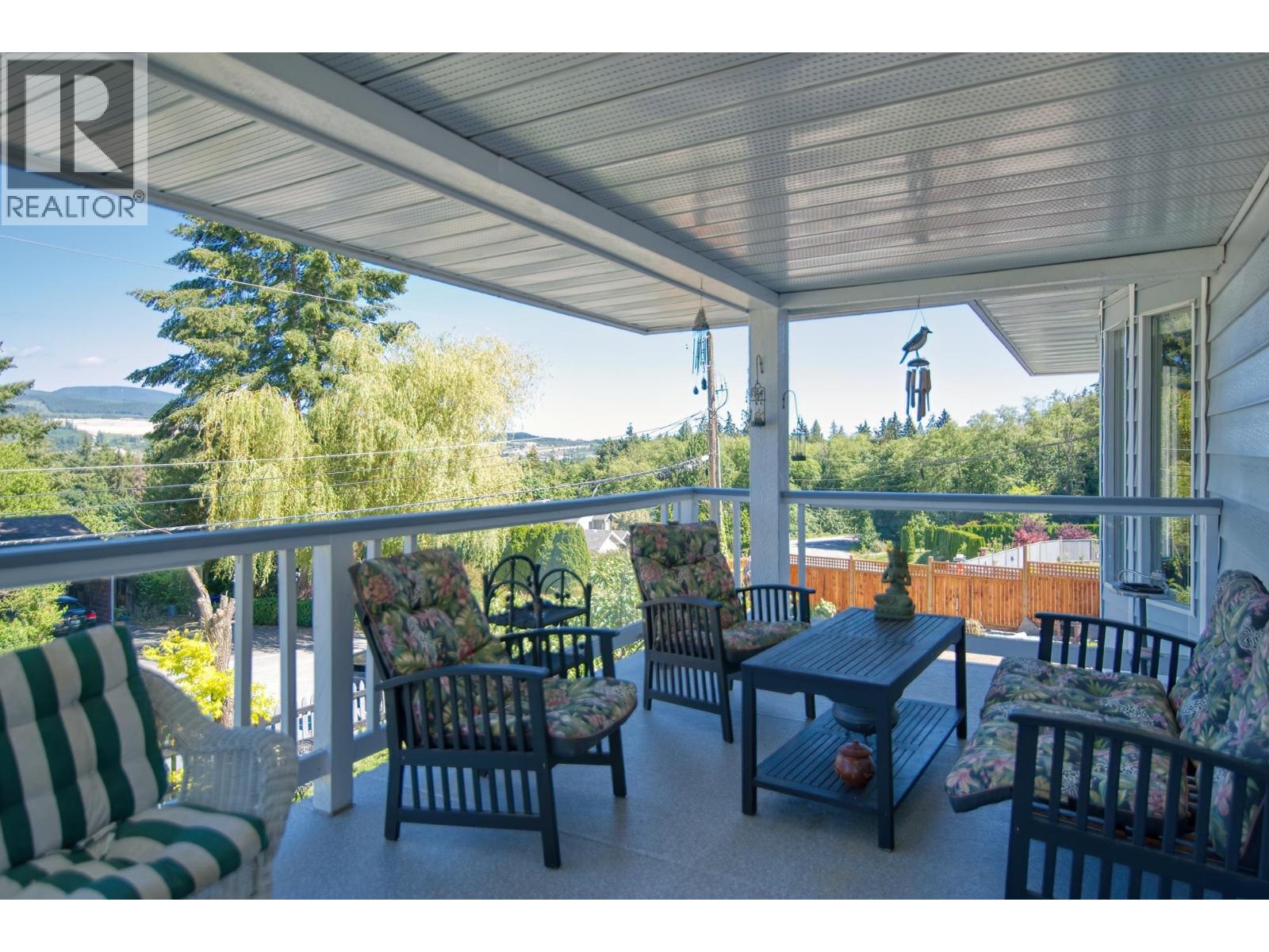 6135 FAIRWAY AVENUE, Sechelt