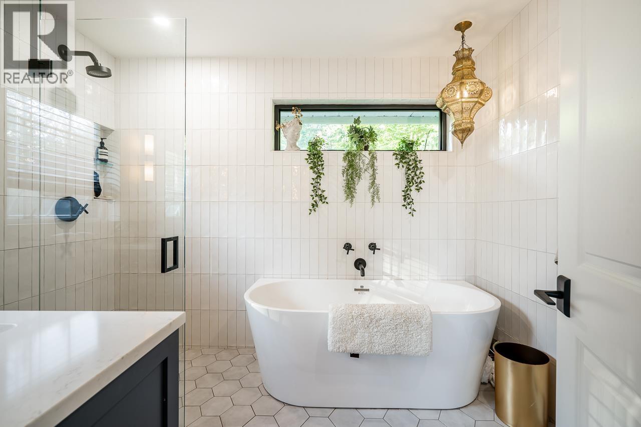 5685 WESTPORT ROAD, West Vancouver