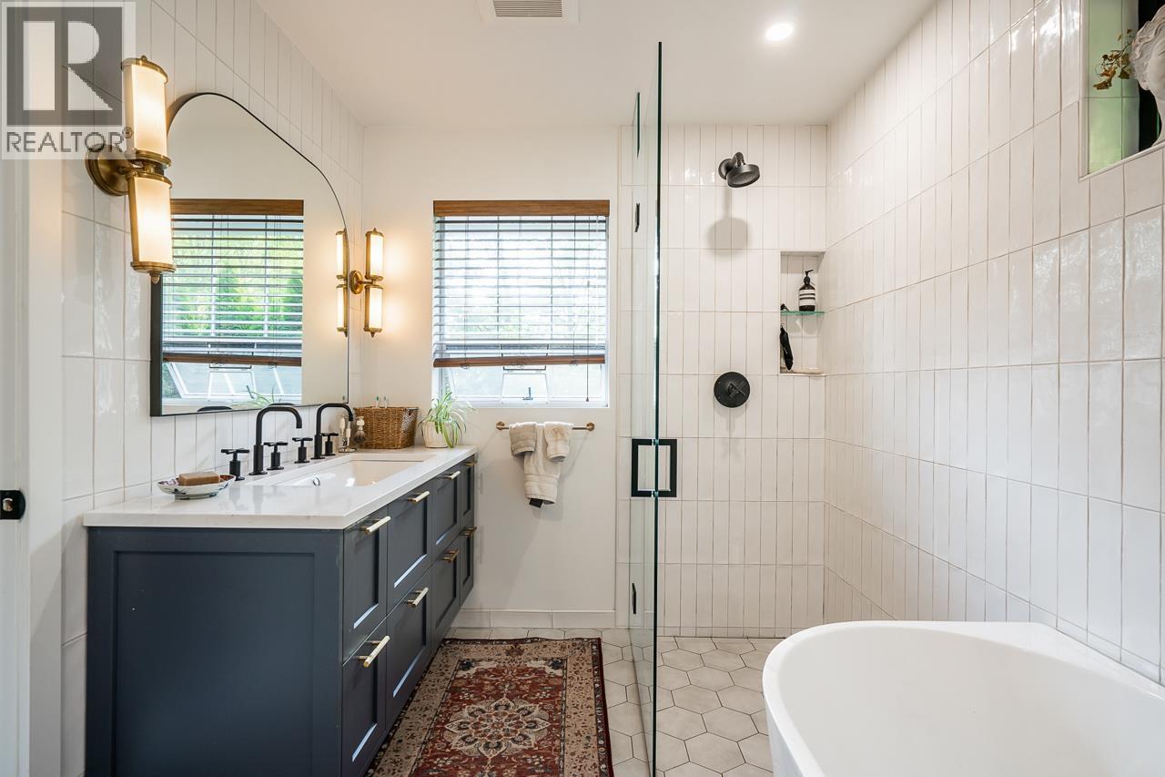 5685 WESTPORT ROAD, West Vancouver