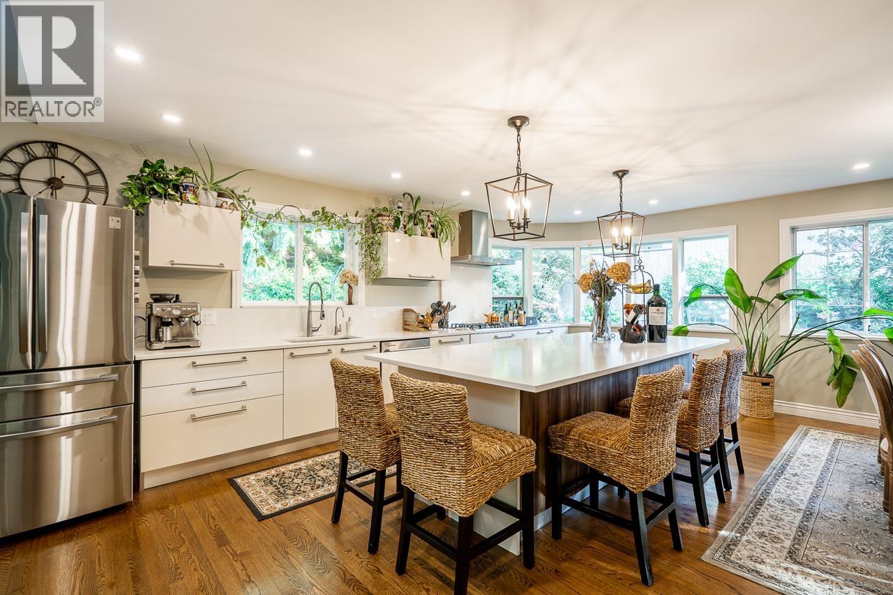 5685 WESTPORT ROAD, West Vancouver