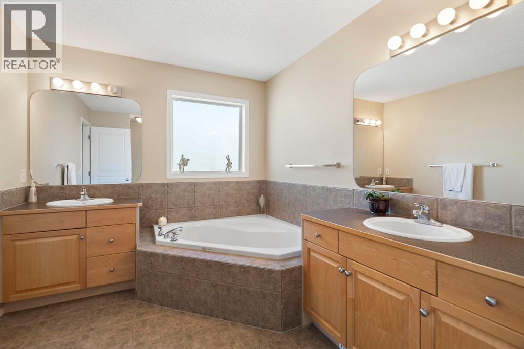 Photo 27 of 35 Valley Stream Manor Nw, Calgary AB