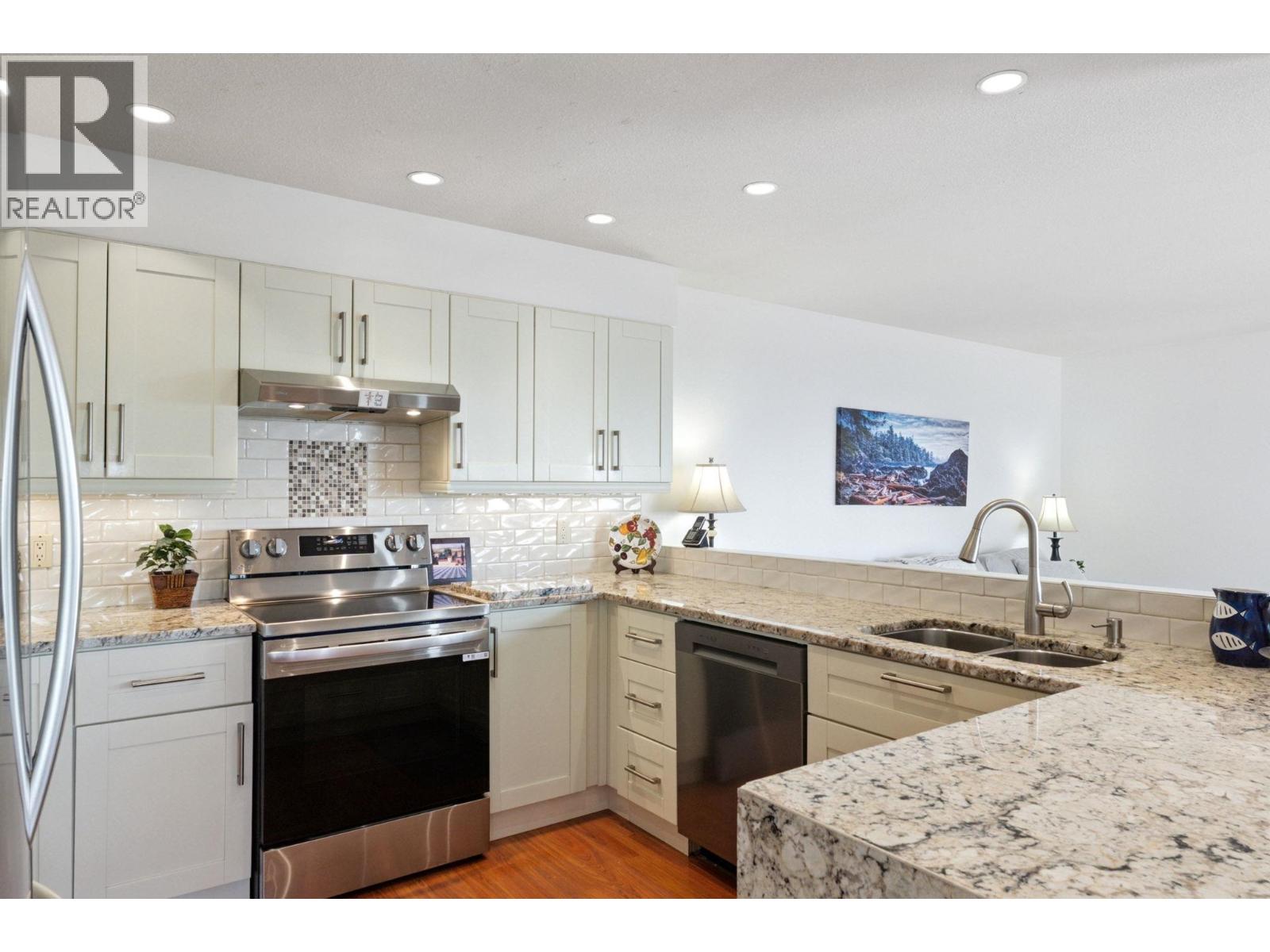 Photo 11 of 1084 Chamberlain Drive, North Vancouver BC