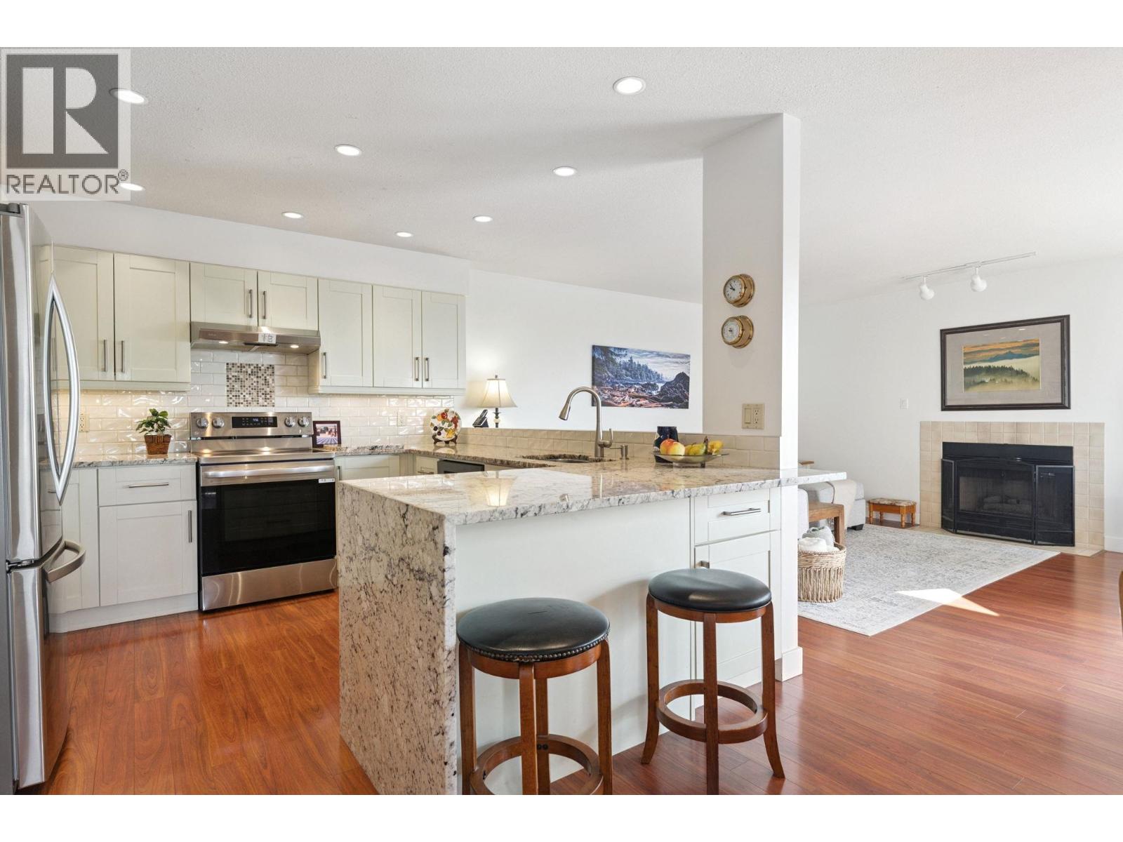 Photo 13 of 1084 Chamberlain Drive, North Vancouver BC