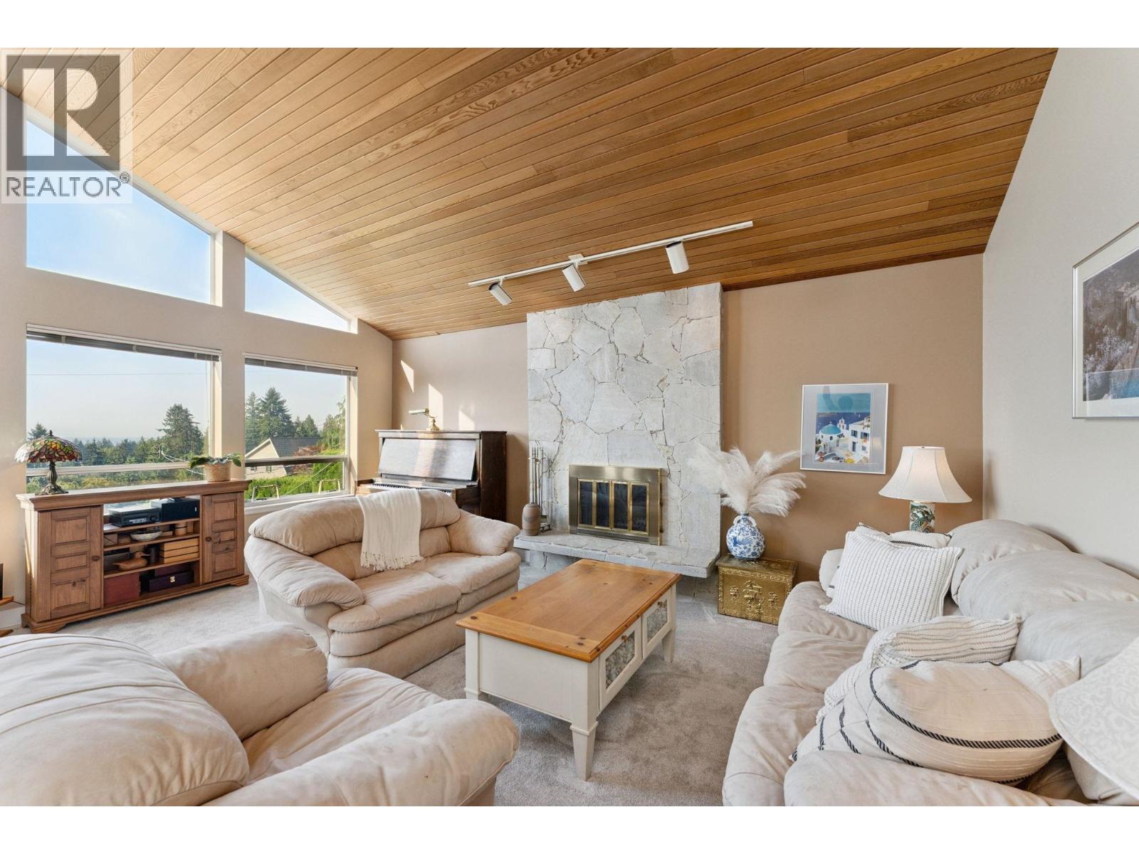 Photo 2 of 1084 Chamberlain Drive, North Vancouver BC