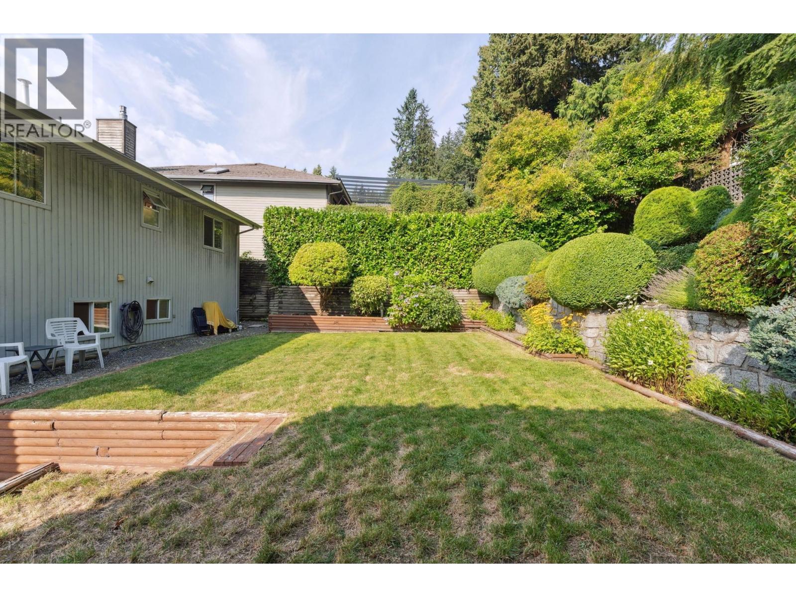 Photo 35 of 1084 Chamberlain Drive, North Vancouver BC