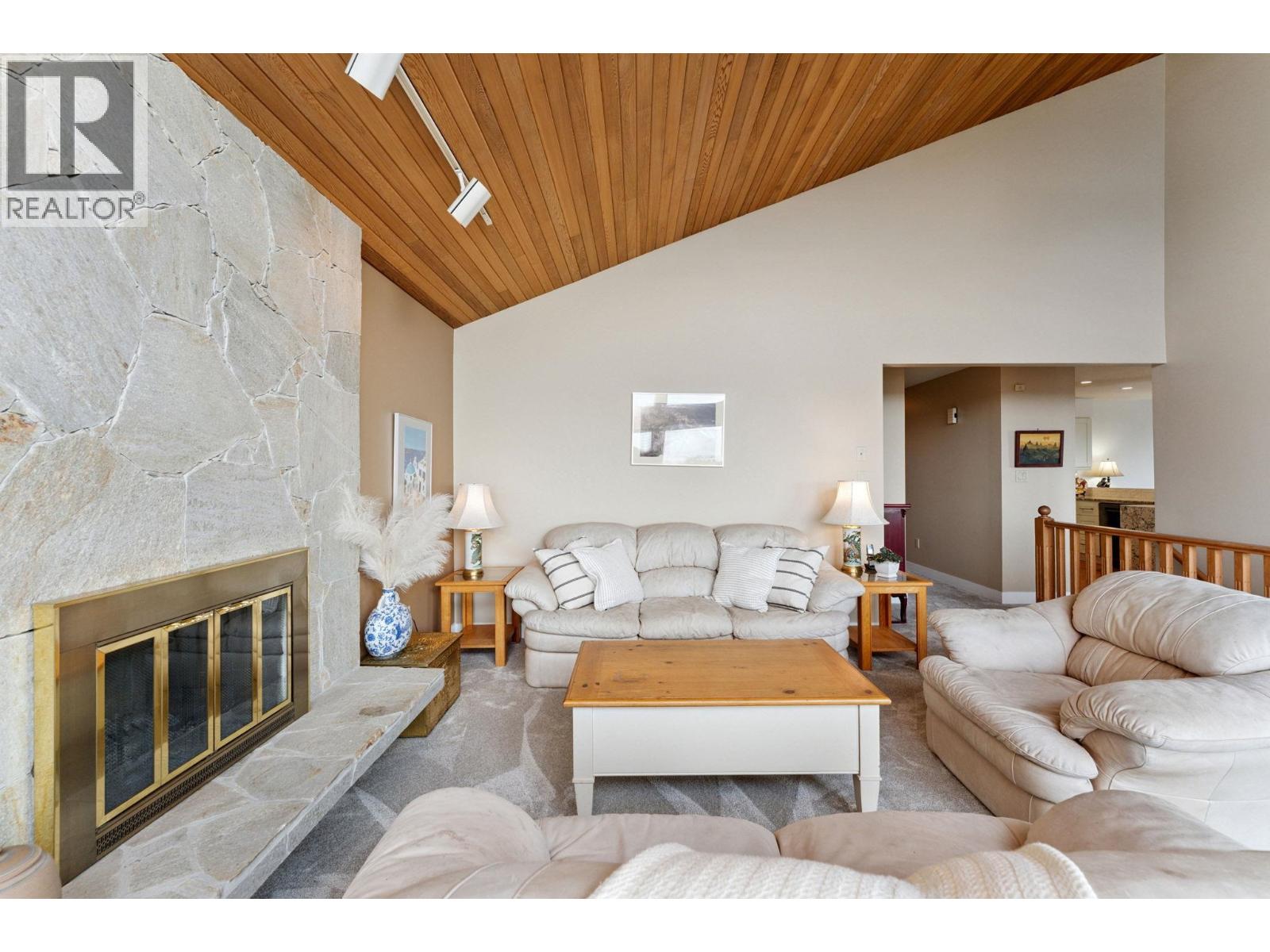 Photo 5 of 1084 Chamberlain Drive, North Vancouver BC