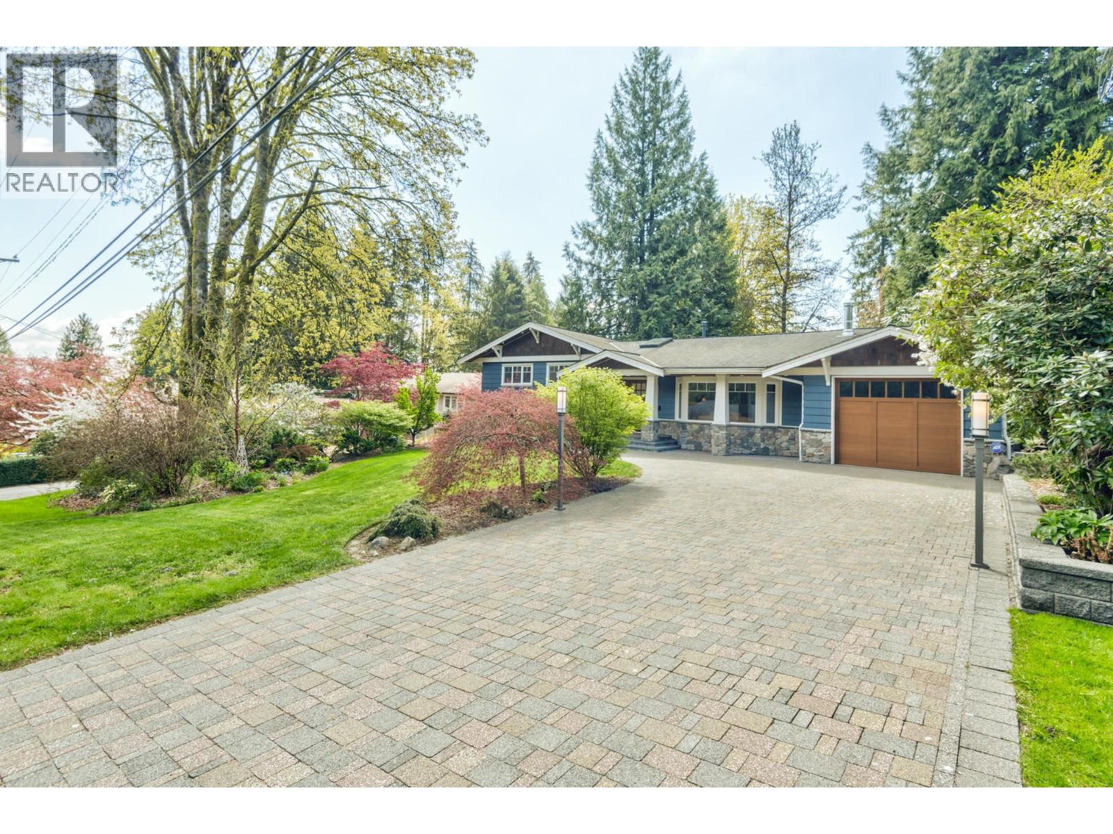 Photo 3 of 2956 Spuraway Avenue, Coquitlam BC