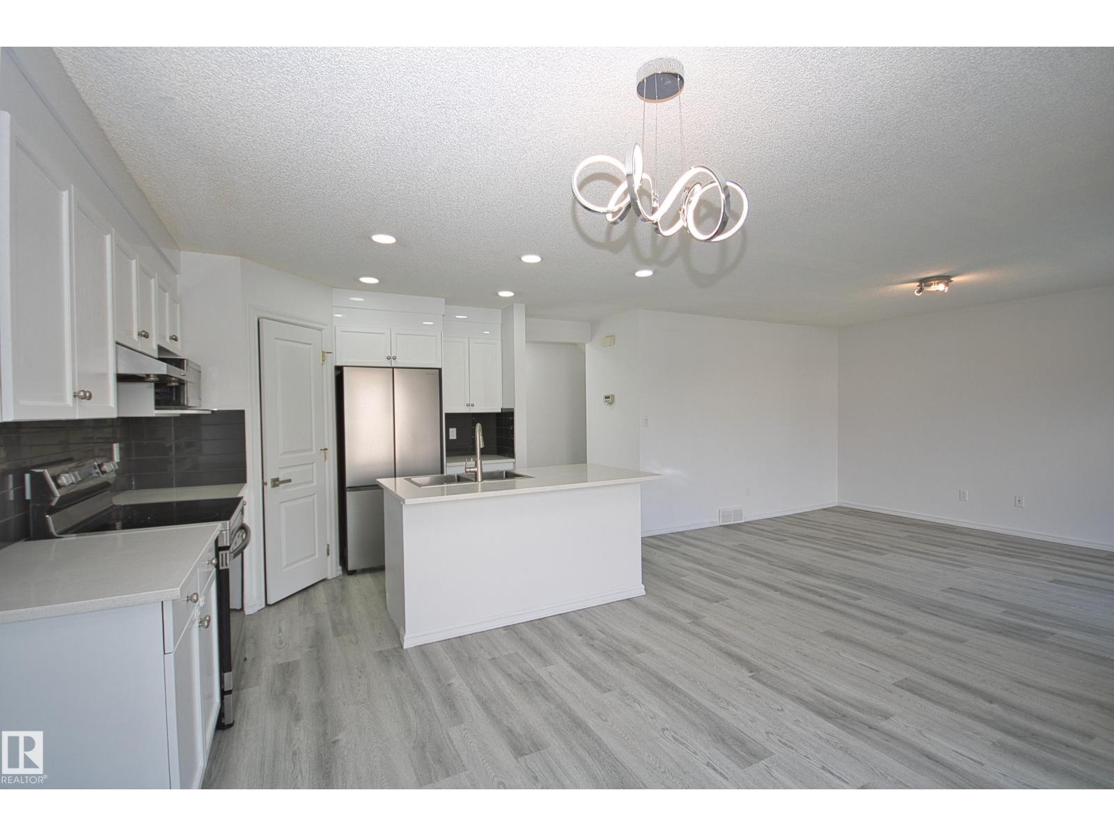 Photo 10 of 3327 Mcphadden Cl Sw, Edmonton AB