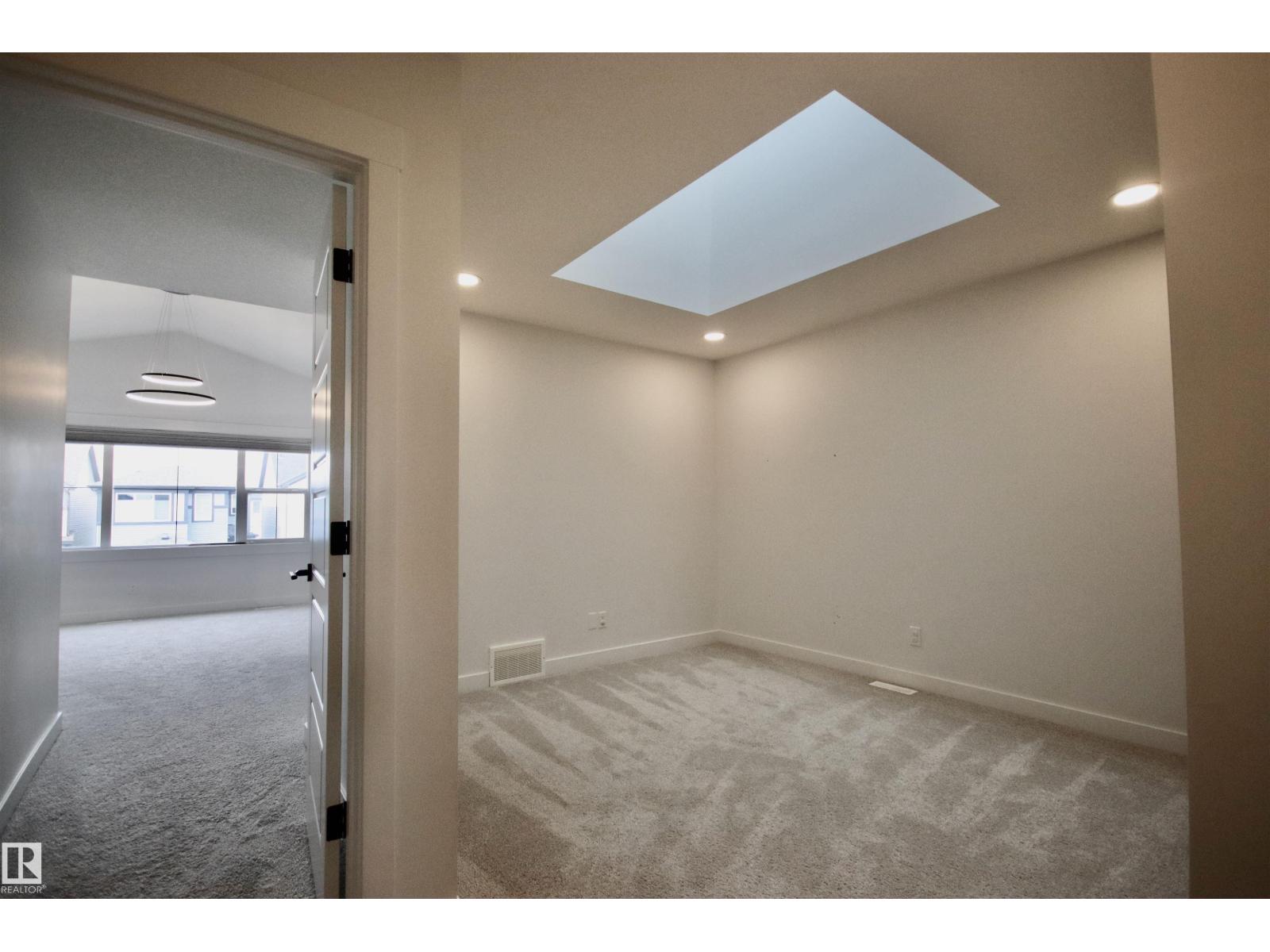 Photo 11 of 9981 205 A St Nw, Edmonton AB