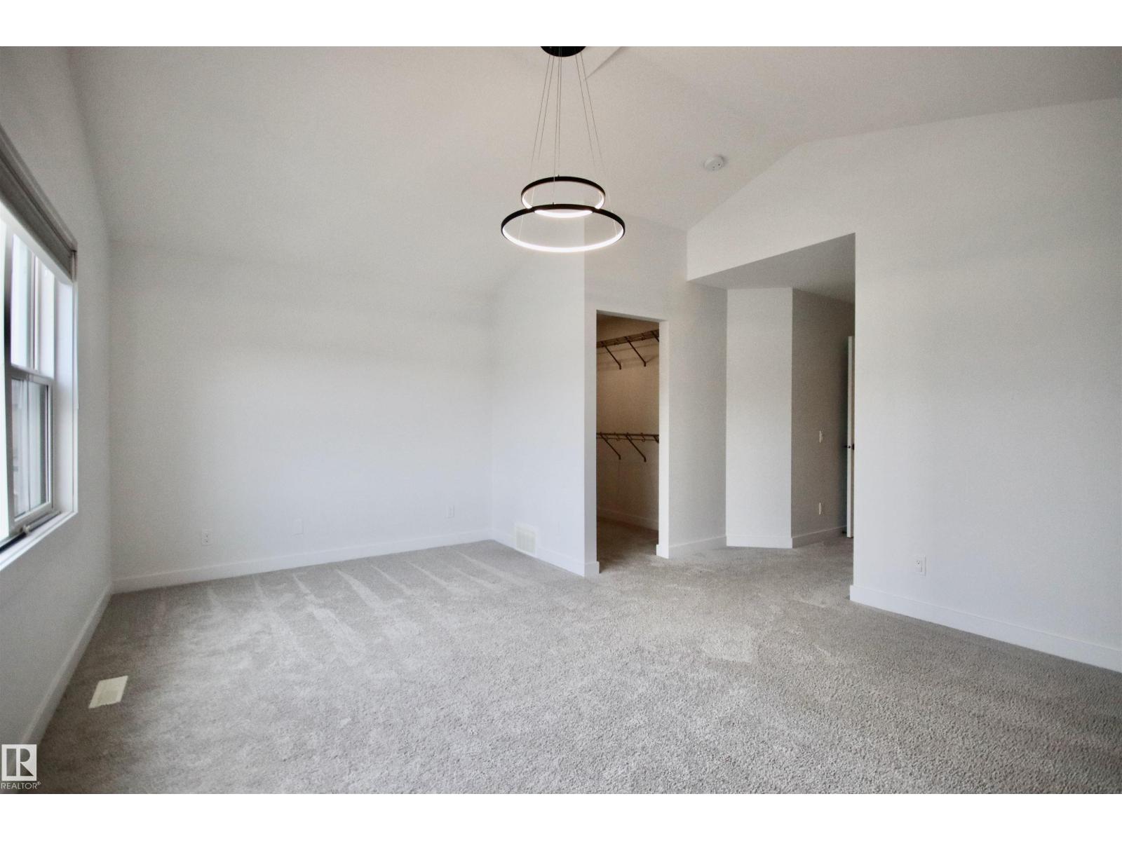 Photo 13 of 9981 205 A St Nw, Edmonton AB