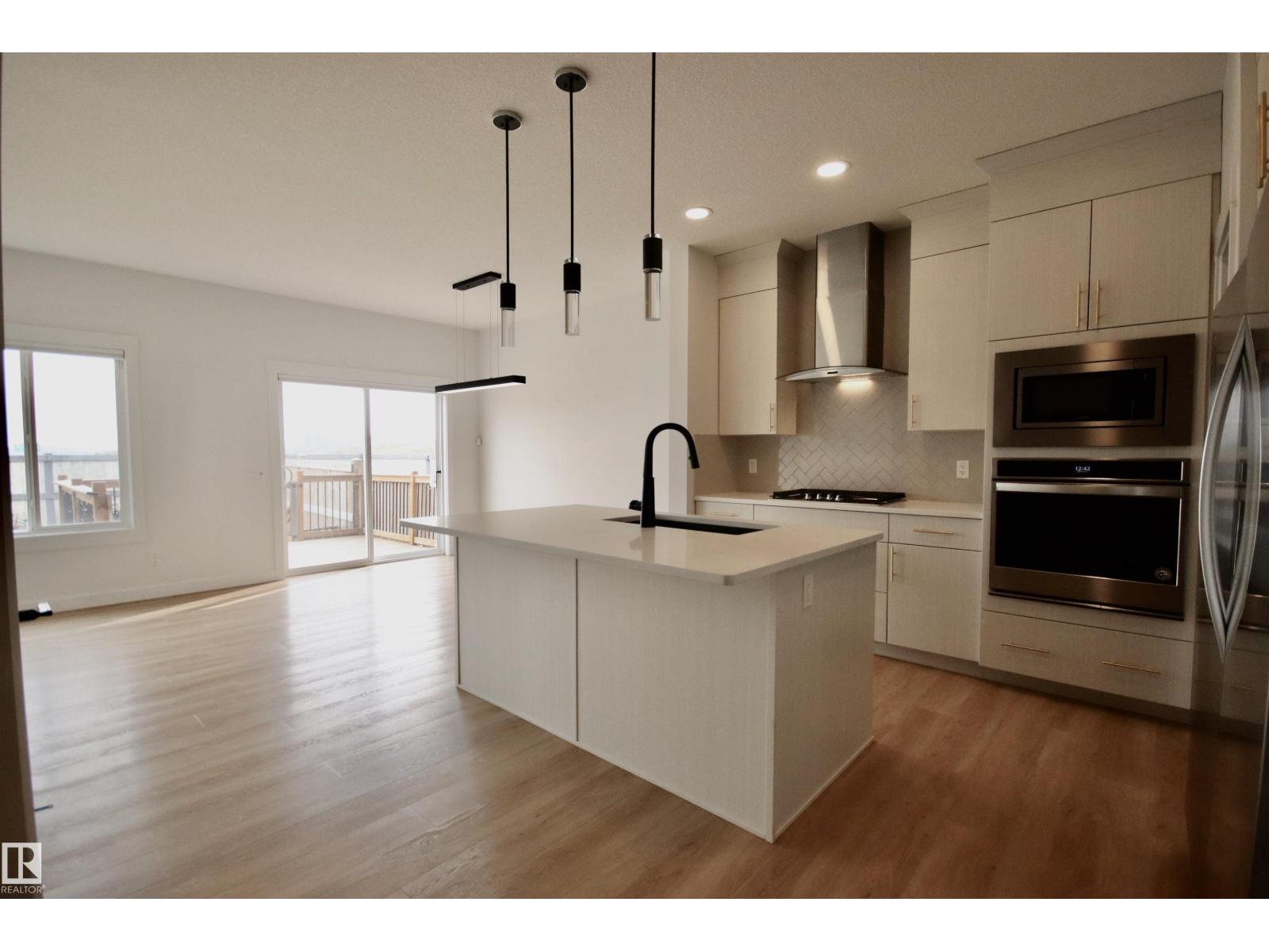 Photo 2 of 9981 205 A St Nw, Edmonton AB