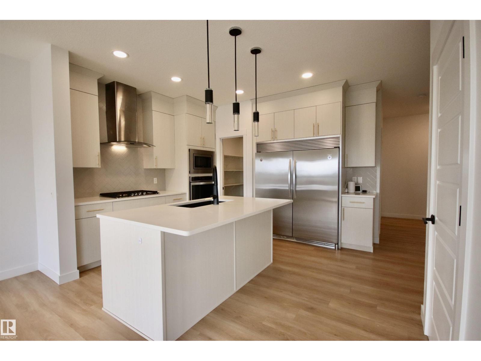 Photo 3 of 9981 205 A St Nw, Edmonton AB