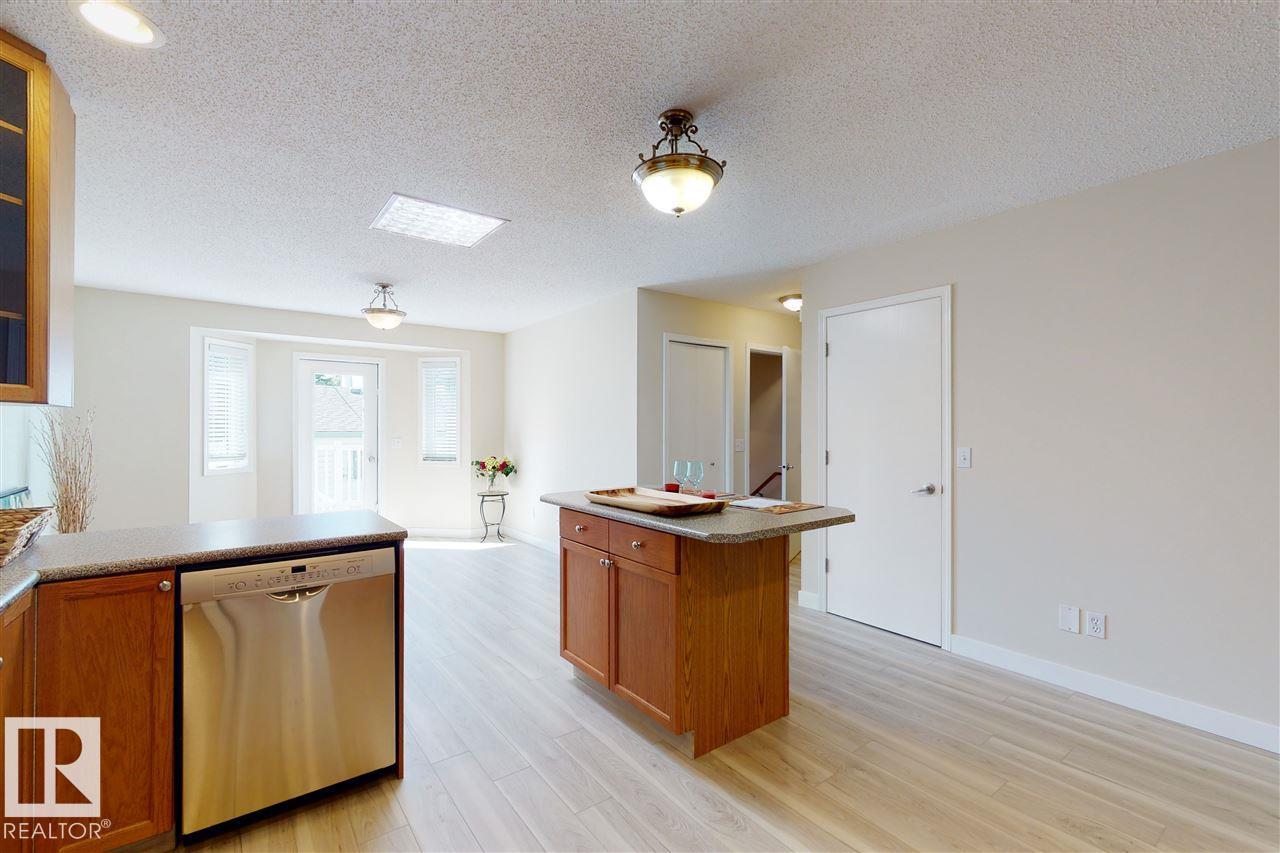 Photo 10 of 9607 73 Av Nw, Edmonton AB