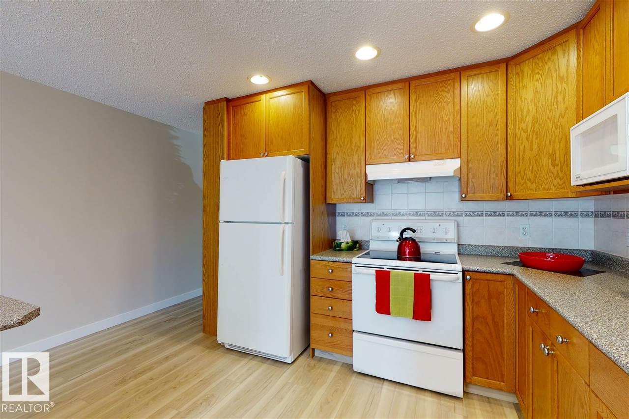 Photo 11 of 9607 73 Av Nw, Edmonton AB