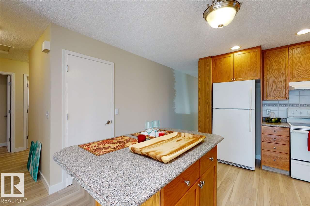 Photo 13 of 9607 73 Av Nw, Edmonton AB